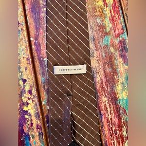 Geoffrey Beene Brown Patterned Tie. 100% Silk. Size OS. 3.5 X 59.